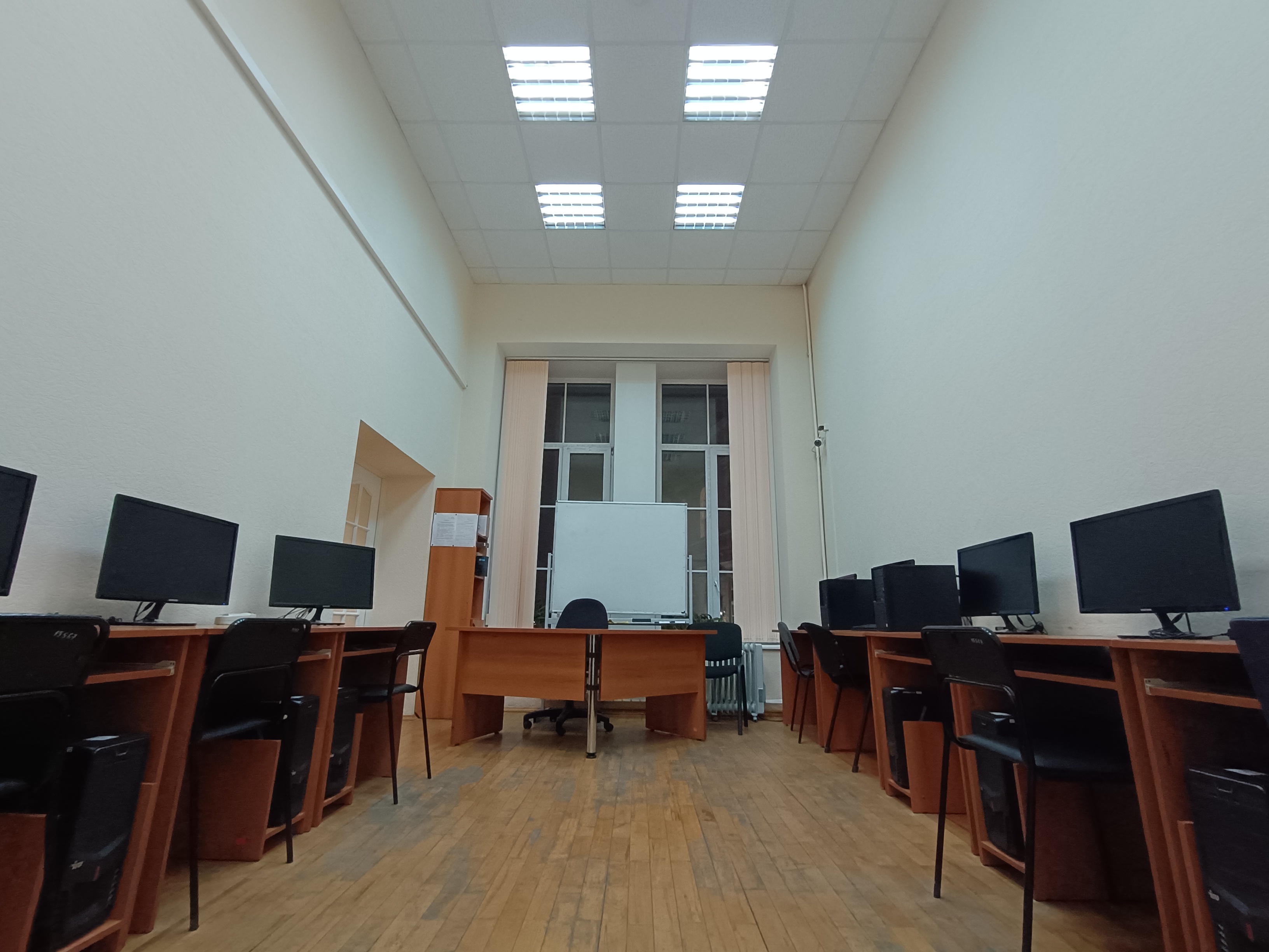 Фото лаборатории баз данных